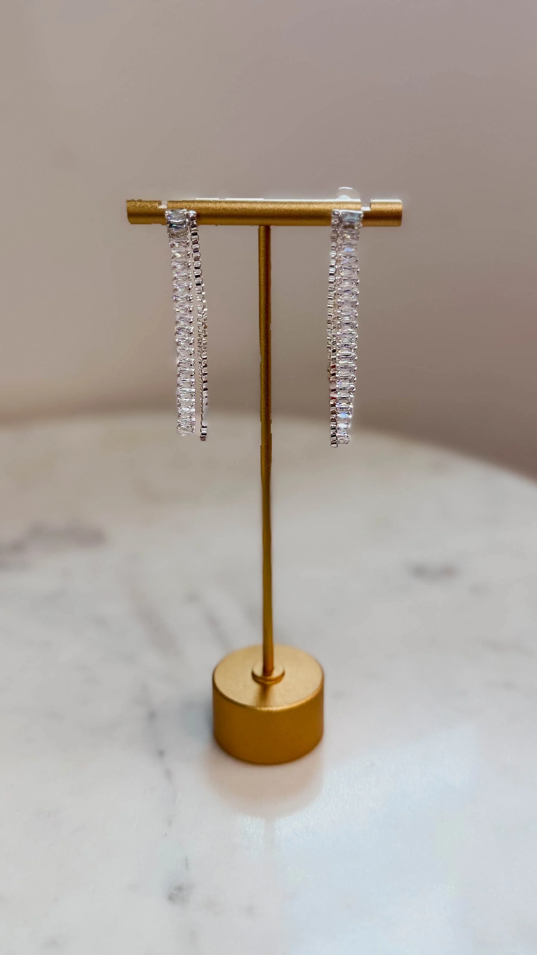 Silver Textured Chain With Rhinestone Earrings