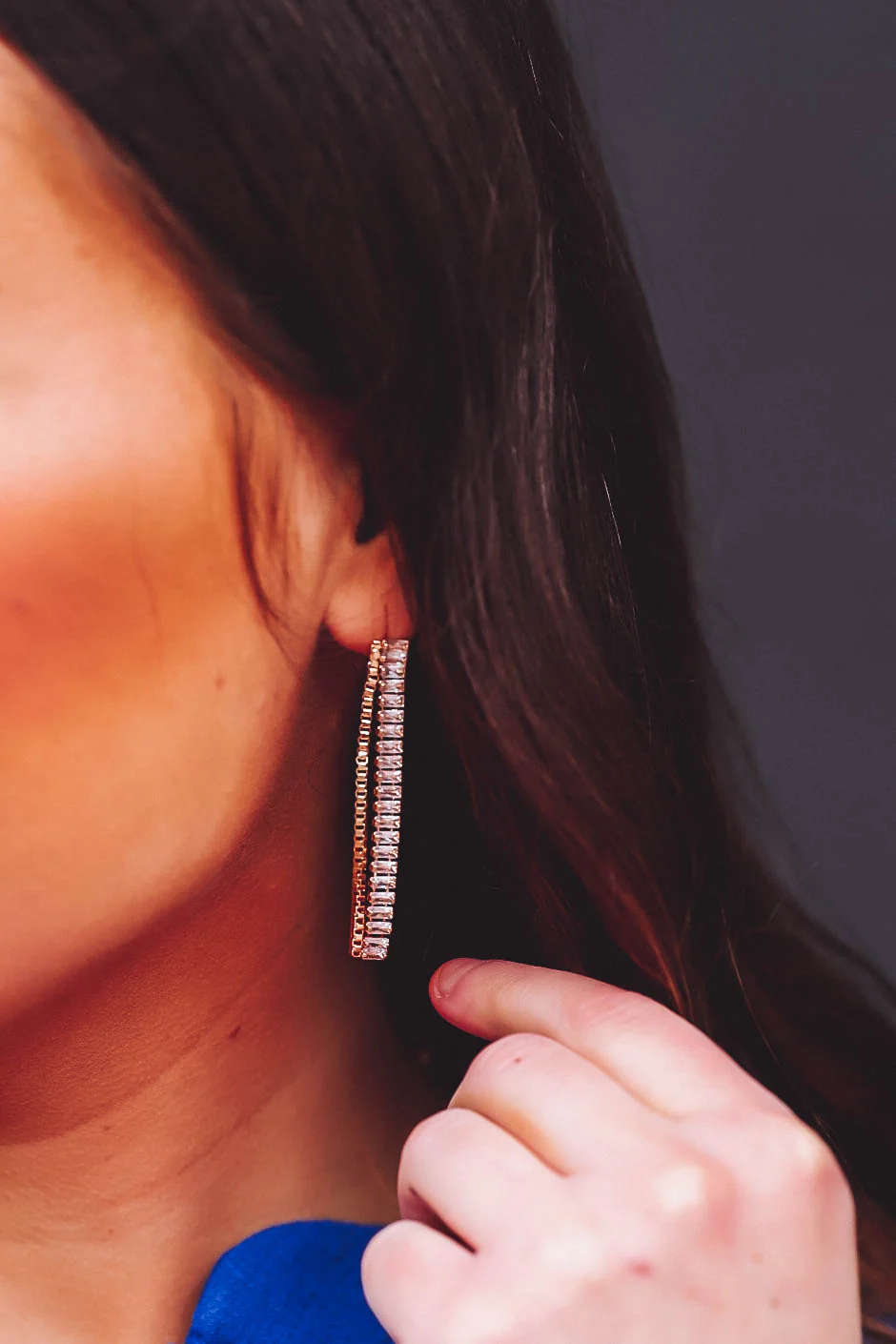 Textured Rhinestone Chain Earring-Gold - Image 3